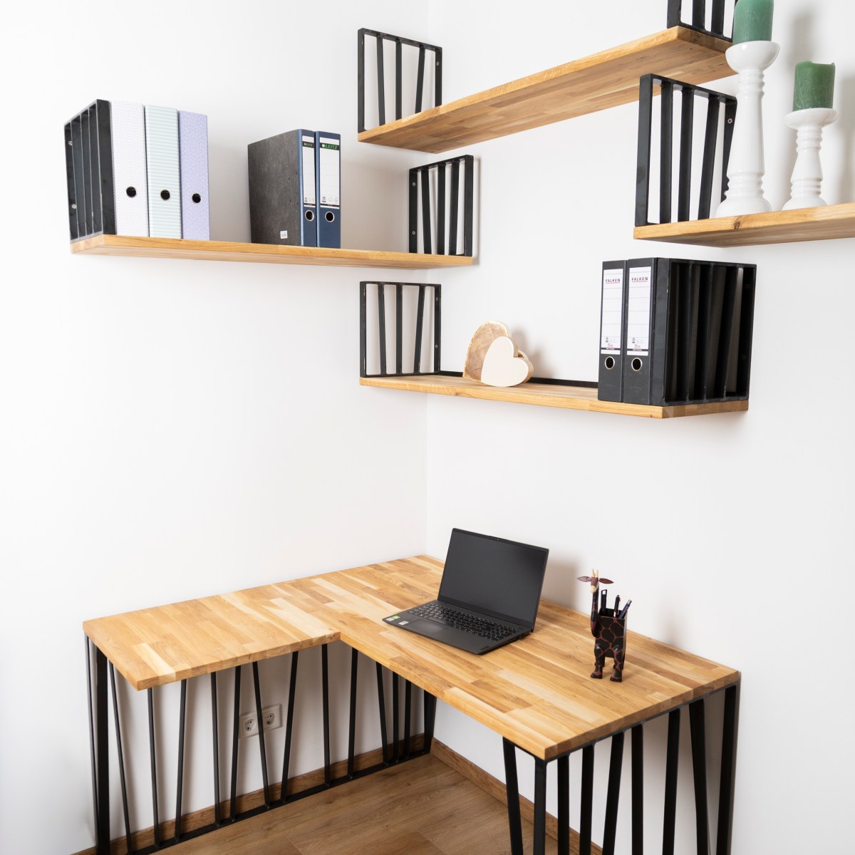 Modernes Office für Zuhause – effizienter Arbeitsplatz in begrenztem&nbsp;Raum